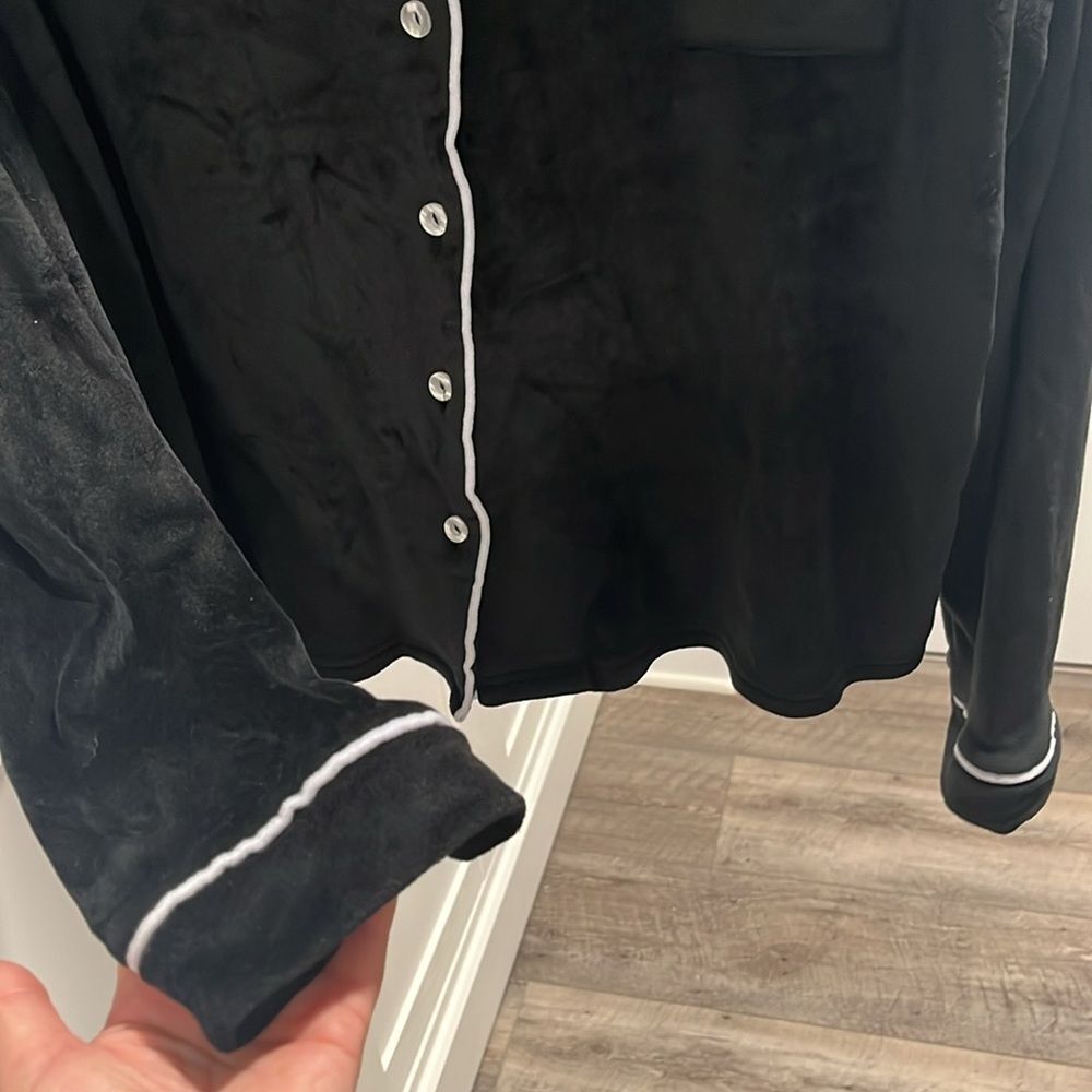 HOUSE OF HARLOW 1960 Velour 2 Piece Pajama Set, Black with White Pipping, Size L - Picture 4 of 13